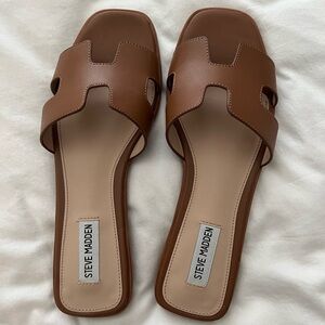Like new Hadyn Cognac Steve Madden Leather sandals